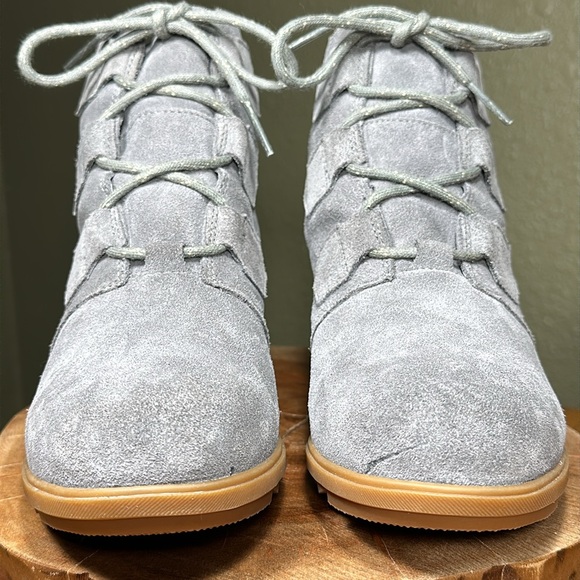 SOREL Women's Evie Lace Waterproof Suede Ankle Bootie - Picture 5 of 15